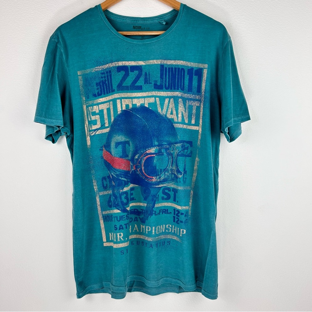 Noir, Le Lis Japan Collection Sint Eustatius Graphic T-Shirt. Size M.